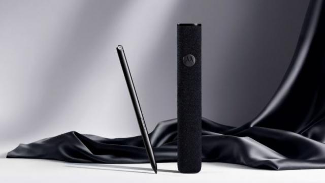 <b>Care e treaba cu stylus-ul Motorola Pen Ultra şi de ce nu se vorbeşte mai mult despre el?</b>Unul dintre cele mai neglijate produse de la CES 2026 a fost probabil noul stylus Moto Pen Ultra, gândit special pentru pliabile, mai precis pentru RAZR Fold. Într-o lume în care Samsung a abandonat suportul pentru S-Pen pe Z Fold7