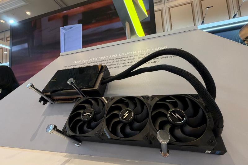 MSI GeForce RTX 5090 32G LIGHTNING Z - Fotografii CES 2026: MSI-5090-Lightning_ (15).jpg