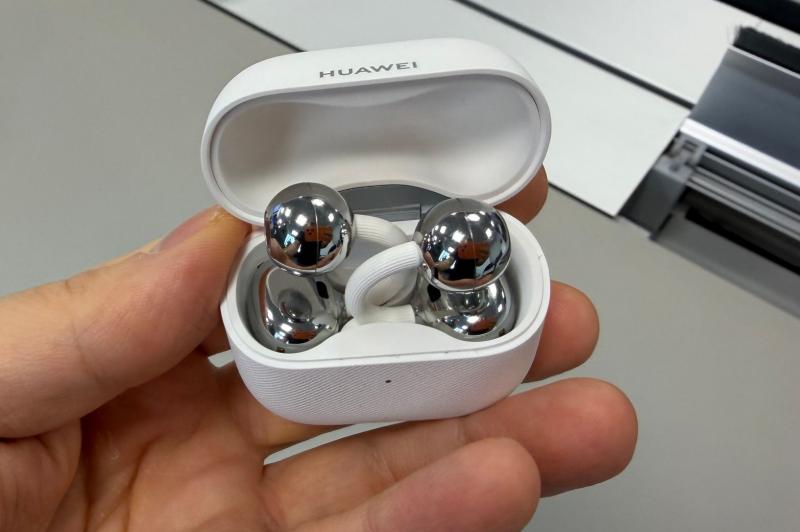 Huawei FreeClip 2 - Fotografii hands-on: FreeBudsClip (2).jpg