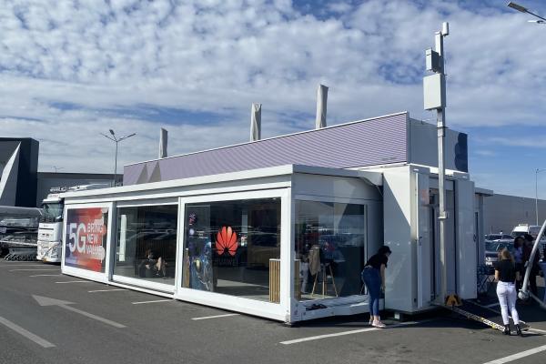 Caravana Huawei 5G Truck ajunge la Timişoara şi poţi testa chiar tu streaming video 8K, mănuşi VR, soluţii AI