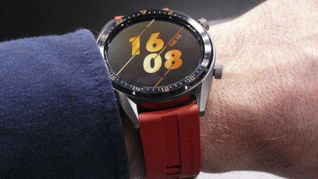 <b>REDUCERI REALE Altex: azi avem smartwatch la sub 400 lei și PC de gaming cu 50% discount</b>La mijloc de săptămână iată că cei de la ALTEX ne întâmpină cu noi REDUCERI REALE, pe lista de azi fiind un alt PC de gaming, dar și un smartwatch la sub 400 de lei. Descoperiți detalii despre aceste 