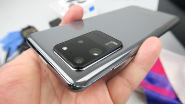 <b>Turul Magazinelor #772: Samsung Galaxy S20 Ultra sub 4300 lei, cel mai ieftin PC cu RTX 2060, brăţară românească de fitness</b>Azi avem un Turul Magazinelor de care putem fi mândri! Am găsit 2 PC-uri de gaming cu RTX 2060 sub 3700 lei, avem şi un PC de gaming entry level, dar şi un Apple Watch SE la oferta locală