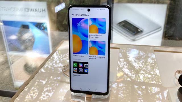<b>Huawei P Smart 2021 anunțat oficial în România; Iată primele impresii despre acest battery phone quad camera midrange (Video Hands On)</b>Cu câteva zile în urma Huawei P Smart 2021 devenea oficial internaţional şi astăzi a debutat oficial în România în cadrul unui eveniment care a adus 7 dispozitive noi Huawei pe piaţa locală