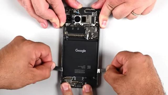 <b>Cât costă materialele din care este fabricat Google Pixel 9 Pro? Aparent mai puţin decât la Pixel 8 Pro</b>Chiar dacă Google Pixel 9 Pro s-a lansat de ceva vreme, mai sunt aspecte ale sale pe care nu le ştiam şi care ies la iveală acum. Spre exemplu, aflăm că materialele folosite pentru a produce un Pixel 9 Pro costă 406 dolari, mai puţin decât în cazul lui 