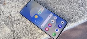 Samsung Galaxy S25 FE: Ecran luminos, la nivel de flagship, bine calibrat