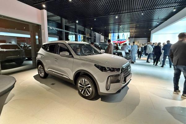 Am văzut maşinile noi Chery din România şi showroom-ul din Bucureşti; Chery TIGGO 4 e sub 20.000 euro!