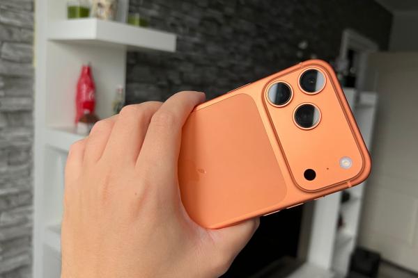 iPhone 17 Pro Max a ajuns la Mobilissimo! Primele impresii despre telefonul portocaliu înainte de review + accesorii