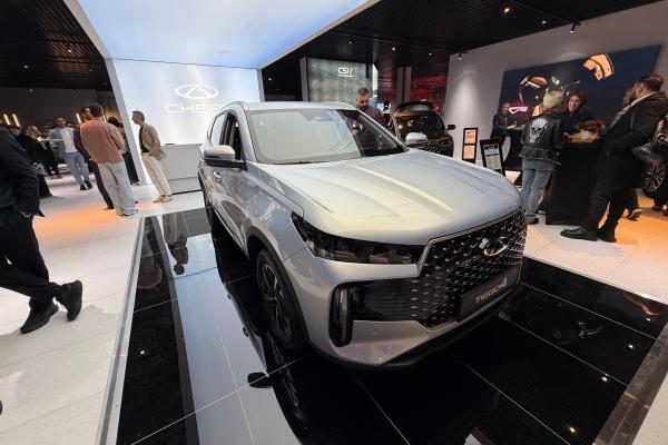 Chery Tiggo 4 a sosit în România: SUV compact cu 950 km autonomie şi grilă impresionantă (Video)