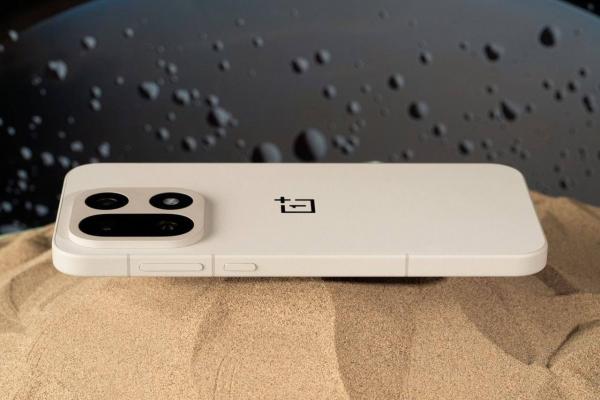 OnePlus 15 apare în fotografii detaliate și primește chiar și un teaser video; Designul e confirmat!