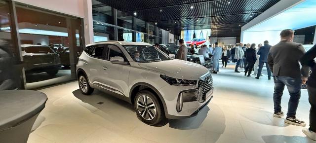 Am văzut maşinile noi Chery din România şi showroom-ul din Bucureşti; Chery TIGGO 4 e sub 20.000 euro!