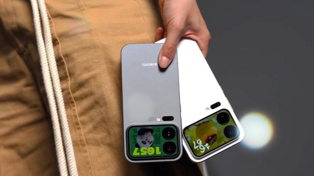 <b>Xiaomi scade cu 20% livrările seriei Xiaomi 17, iar de vină este popularitatea crescută pentru iPhone 17</b>Vestea că Xiaomi a sărit peste numărul "16" direct la "17" pentru noile sale flagship-uri era un indiciu cu privire la faptul că gigantul chinez atacă direct iPhone-ul 17 și derivatele sale, iar acum că seria s-a și lansat, am văzut că 