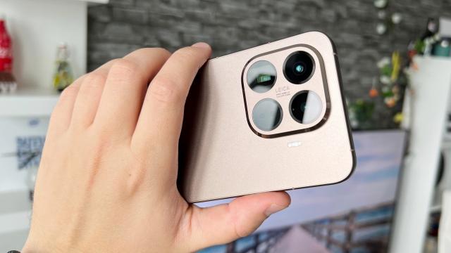 <b>Xiaomi 15T Pro review detaliat în limba română (evaluare Mobilissimo)</b>Am petrecut grosul lunii septembrie călătorind, am stat mai mult prin Germania decât pe acasă și ca atare m-am familiarizat cu S-Bahn, cu kartoffelsalat, cu arhitectură bauhaus și mai nou cu Oktoberfest. După IFA și Berlin, după o trecere pe la Munchen 