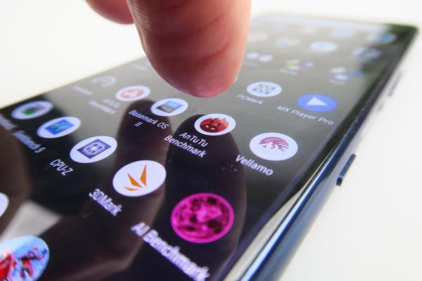 Sony Xperia 5: Benchmark-uri peste aşteptări, având în vedere dotările