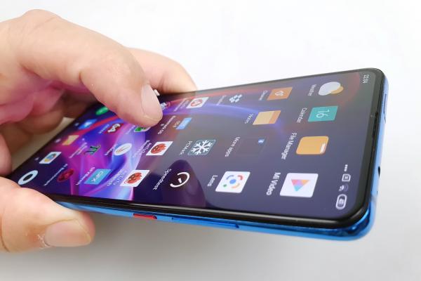Xiaomi Mi 9T: Benchmark-uri care muşcă din flagship-urile din 2018