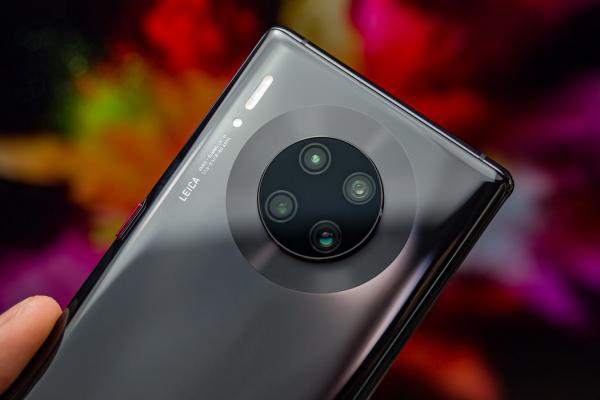 Huawei Mate 30 Pro a cules toate premiile mari de la China Mobile Conference; Iată pe cine bate!