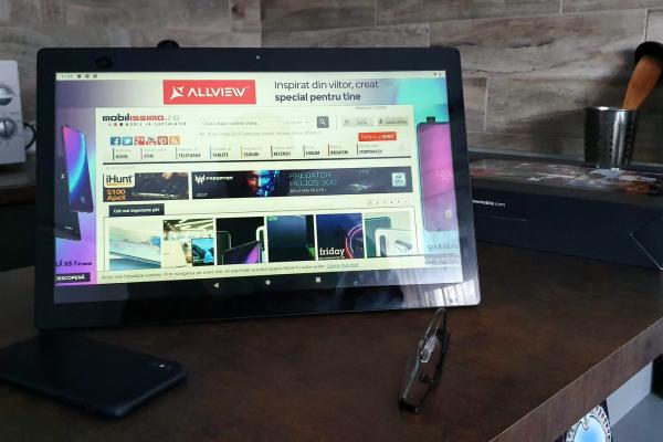 Allview Viva Home Unboxing: cea mai mare tabletă pe care am pus mâna, bună pentru bucătărit şi seriale (Video)