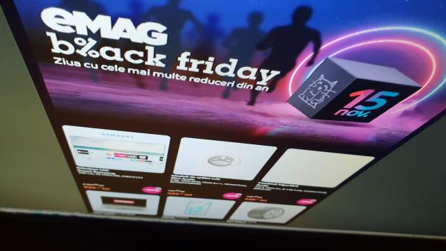 <b>Catalogul complet de reduceri Black Friday de la eMAG e aici şi include o sumă consistentă de bunătăţi</b>Catalogul cu reduceri de Black Friday de la eMAG e aici! Nu aş fi crezut că îmi voi lua lumină într-o noapte de joi spre vineri de la Sport.ro, dar o facem şi pe asta, pentru că oamenii au o exclusivitate: au pus mâna pe catalogul complet..