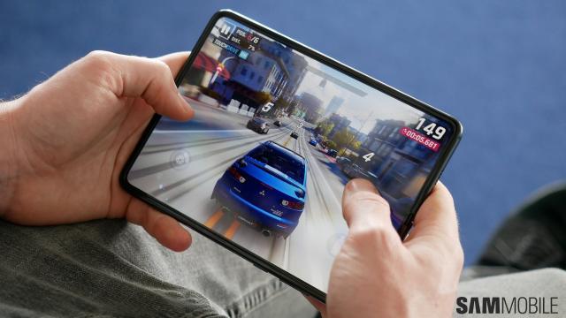 <b>Samsung Galaxy Fold 2 primește un concept nou, care se abate de la designul vertical din teasere</b>Judecând după ultima ediție a evenimentului Samsung SDC 2019, avem un șablon pentru Galaxy Fold 2. Arată cam ca Moto RAZR 2019, doar că mai mare... teoretic, conform teaserelor. Azi ni se propune o abordare alternativă 