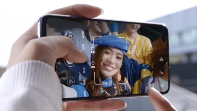 <b>Huawei Nova 6 5G apare într-un spot promoţional, se apropie de lansare</b>Nova 6 5G este următorul telefon interesant de la Huawei. De ce interesant? Pentru că urmează să fie un telefon midrange 5G, trend ce va fi tot mai des întâlnit în 2020. Recent am văzut scăpări ale sale în fotografii