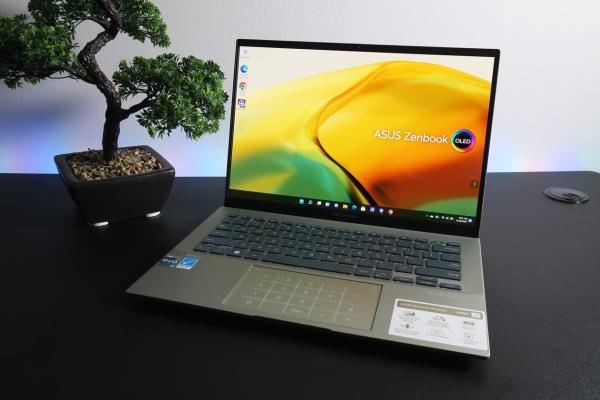 Prezentare ASUS Zenbook 14 OLED UX3402ZA - Ultrabook subțire și ușor, cu certificare Intel Evo, performant, eficient și arătos