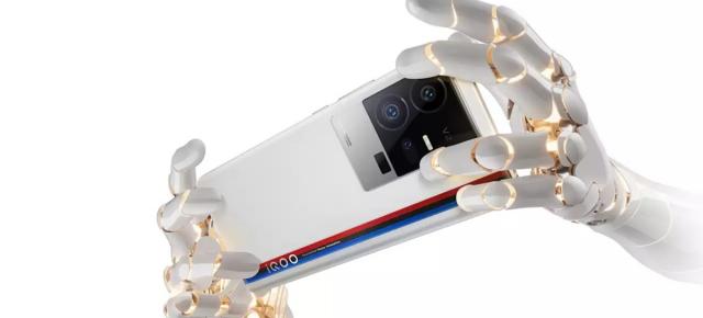 iQOO 11 și 11 Pro sunt cele mai noi flagship-uri cu CPU Snapdragon 8 Gen 2; Aduc camere avansate, display de 144Hz, hardware potent
