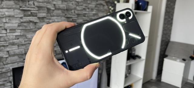 Nothing Phone (1) review detaliat în limba română (Evaluare Mobilissimo)