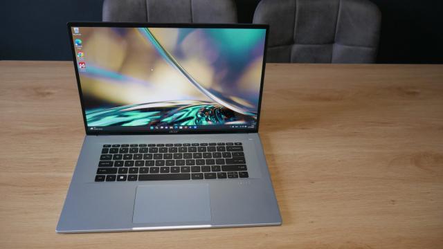 <b>Acer Swift Edge Review - Cel mai ușor laptop de 16 inch din lume!</b>Pe lângă telefon, mouse și eventual ceas, laptopul este pentru mine cel mai utilizat device, zilnic. Asta îl face foarte important și când vorbim de design, portabilitate, funcții, performanță și preț, evident. Astăzi facem cunoștință 