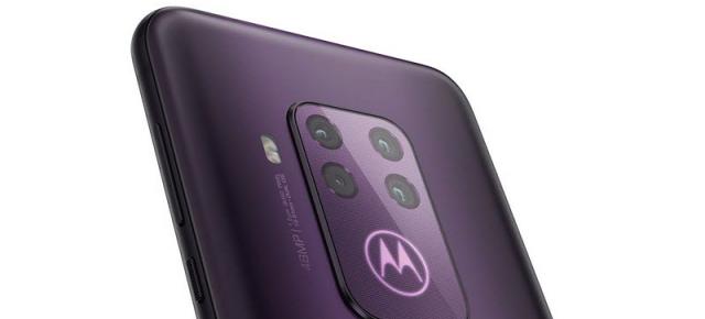 Motorola One Zoom apare listat pe Amazon în două variante de culoare; Logo-ul Moto din spate este iluminat