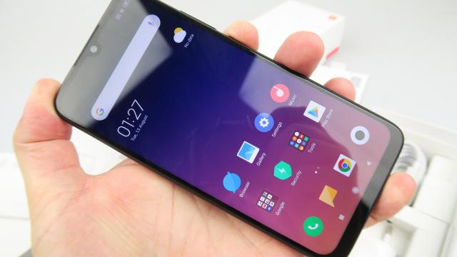 <b>Xiaomi Redmi Note 7 unboxing: cel mai ieftin telefon cu camera de 48 de megapixeli, familiar ca design (Video)</b>Xiaomi Redmi Note 7 este unul dintre telefoanele care apar cel mai des în materialele Mobilissimo.ro Turul Magazinelor. Se bate clar cu Samsung Galaxy A10 ca preţ sau cu A20, având totuşi atuul unei camere de 48 de megapixeli. Şosea prin ianuarie 2019..