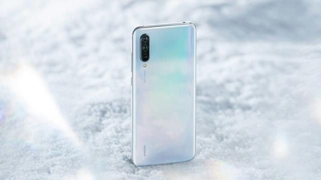 <b>Preț și disponibilitate Xiaomi Mi CC9 în România</b>Printre smartphone-urile recent sosite la vânzare pe plan local îl avem și pe Xiaomi Mi CC9, telefon inițial prezentat pe piața din China care se remarcă prin raportul atractiv preț-specificații. Cum listarea sa în România nu putea 