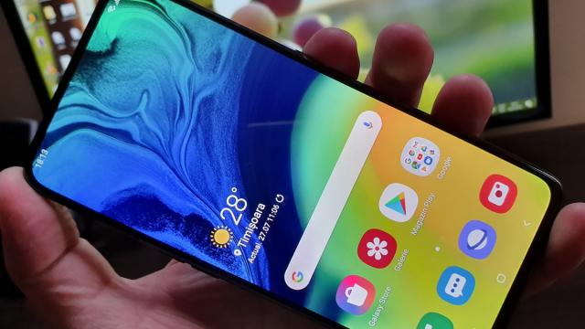 <b>Samsung Galaxy A80 Review în Limba Română</b>Samsung Galaxy A80 pare gata să ducă mai departe torţa experimentală a lui Samsung Galaxy A9 (2018). Ca atare are o abordare curajoasă, care poate fi hulită de unii şi admirată de alţii. Asta se întâmplă când eşti pionier... pentru gama Galaxy A cel puţin