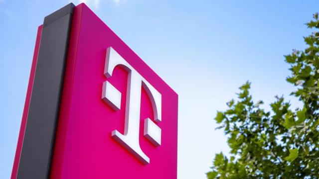 <b>Oficiali Deutsche Telekom ajung în România pentru a discuta cu reprezentați ai Guvernului despre vânzarea Telekom România</b>Cu toate că operatorul Telekom România își continuă activitatea comercială nestingherit, lansând noi și noi oferte și promoții pentru clienții săi, în fundal discuțiile privind vânzarea acțiunilor locale continuă