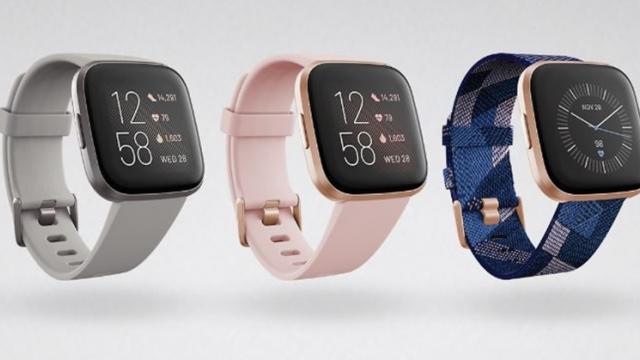 <b>Fitbit lansează Versa 2, ceas inteligent cu Alexa la bord şi cu abonament la ghid de fitness</b>Cea mai nouă modă în rândul ceasurilor inteligente este să vină cu asistent virtual la bord. Fitbit tocmai a lansat ceasul Versa 2, care fix pe această funcţionalitate se bazează, aducându-ne suport pentru Amazon Alexa