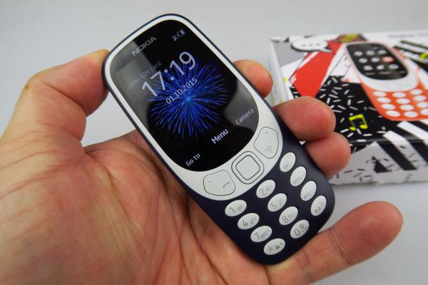 Nokia 3310 (2017) Unboxing: întoarcerea clasicului, şarpe şi dragon (Video)