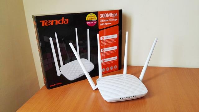 <b>Tenda FH456 este un router foarte accesibil ce vine echipat cu 4 antene pentru o acoperire extinsă; noi l-am testat și vi-l oferim la concurs!</b>Astăzi avem un articol ceva mai special pentru voi, articol în care vă vom prezenta succint router-ul Tenda FH456 - un model foarte accesibil din zona de buget ce se remarcă prin acoperirea crescută grație celor 4 antene oferite la pachet