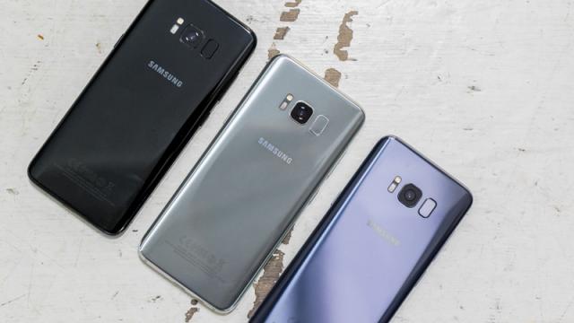 <b>Samsung Galaxy S8 s-a vândut mai rapid decât Samsung Galaxy S7, chiar de 2 ori mai rapid decât predecesorii săi</b>Aflăm astăzi din partea unor publicații sud-coreene faptul că smartphone-ul Samsung Galaxy S8 s-a vândut mai rapid decât Galaxy S7, ba chiar de 2 ori mai rapid decât predecesorii săi. Motivul pentru care noua generație a cucerit publicul nu este deloc