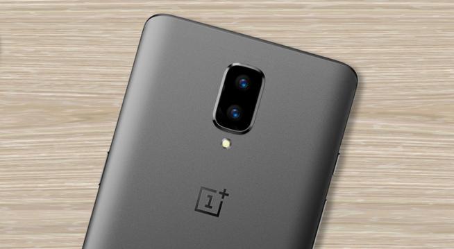 <b>OnePlus 5 își dezvăluie capabilitățile în materie de fotografiere low-light prin intermediul unui teaser oficial</b>Un nou teaser pentru smartphone-ul OnePlus 5 poposește astăzi în mediul online, teaser ce vine sub forma unei fotografii realizată de camera acestui flagship cu preț rezonabil. În cazul de față compania asiatică ne prezintă două fotografii alăturate și ne