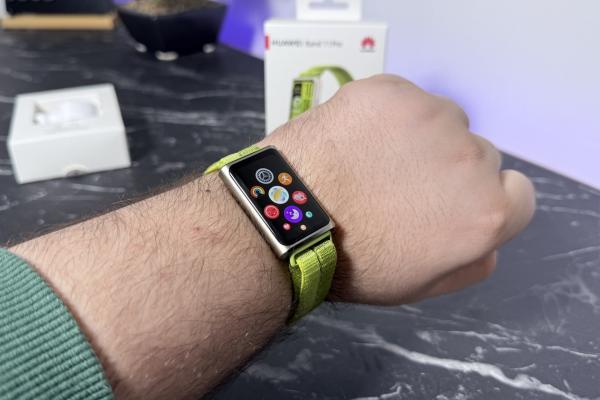 Prezentare HUAWEI Band 11 Pro: Brățară fitness compactă și ușoară, cu autonomie de până la 14 zile și GPS
