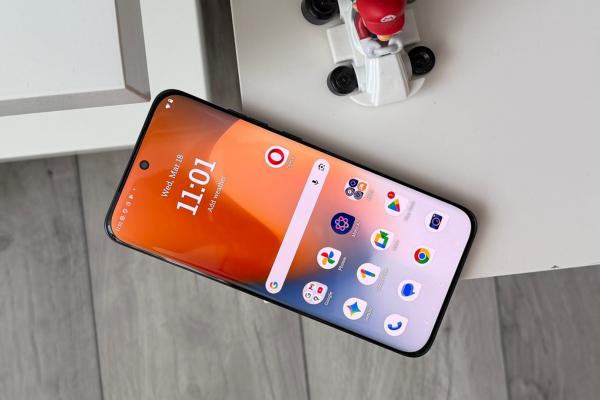 Motorola edge 70 Fusion: OS UI cu look stock, mult Google preinstalat și Moto AI în limba română