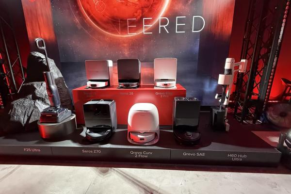 Cu ce se laudă Roborock în primăvara lui 2026: aspirator cu vibrații ultrasonice, model vertical F25 cu spumă cu bule mari