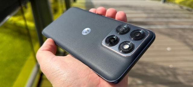 Motorola edge 70 Fusion Unboxing: telefonul midrange cu 3 funcţii de Galaxy S26