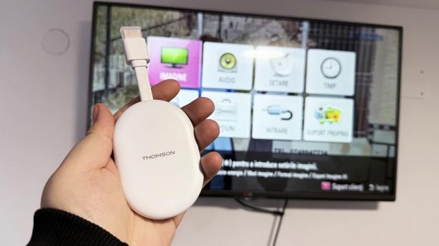 <b>Prezentare Thomson Google TV Go Cast 152 (4K): Mediaplayer compact cu Android TV, excelent pentru revitalizarea televizoarelor depășite din punct de vedere software</b>Pe masa de teste Mobilissimo a sosit în urmă cu câteva zile Thomson Google TV Go Cast 152 (4K). Am testat în trecut varianta anterioară a acestui model - Go Cast 150, dar noua ediție promite mai multă performanță sub forma unui CPU actualizat
