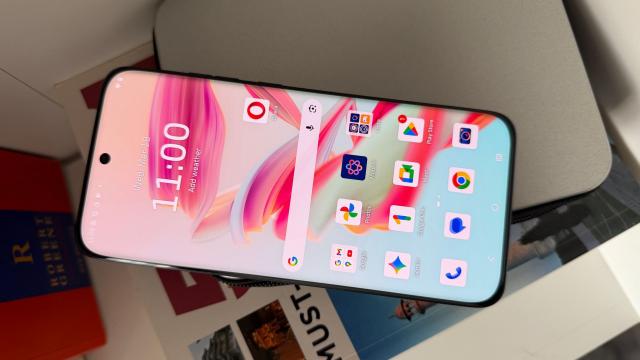 <b>Motorola edge 70 Fusion: Benchmark-uri în continuare modeste, sub Pixel 10a, iPhone 17e</b>Motorola a decis să schimbe procesorul pe noul edge 70 Fusion, optând pentru un Snapdragon 7s Gen3 (4nm) cu 1x nucleu Prime de 2.5 GHz, 3x nuclee de performanță de 2.4 GHz și 4x nuclee de eficiență de 1.8 GHzen4 la 2