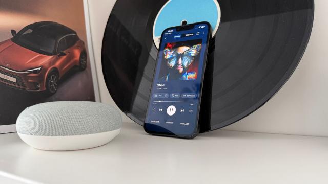 <b>Apple iPhone 17e: Acustică stereo mult peste ce poate iPhone Air</b>Un telefon așa micuț precum iPhone 17e te-ai aștepta să nu aducă difuzoare stereo, să urmeze exemplul lui iPhone Air și să mai scadă din costurile de producție. Dar nu, păstrează setup-ul stereo cu difuzor jos și earpiece sus de 