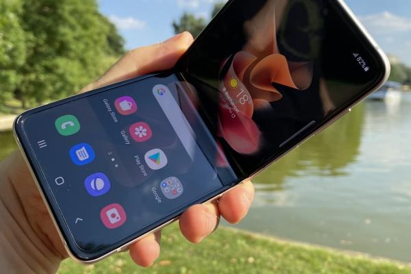 Samsung Galaxy Z Flip 3 5G: OS, UI, aplicaţii cu Flex Mode completând One UI 3.1.1