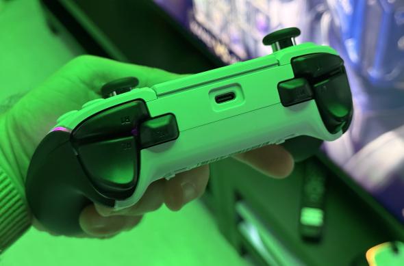 Razer Wolverine V2 Pro: Razer Wolverine V2 001.jpg