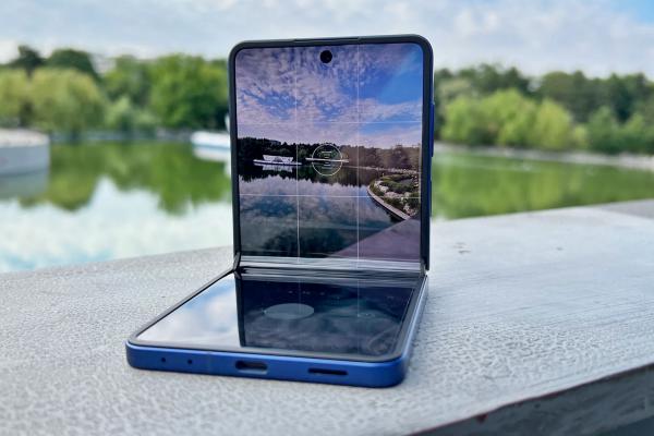 Samsung Galaxy Z Flip7: Cameră duală mai capabilă, numai bună pentru explorare urbană și selfie-uri super detaliate