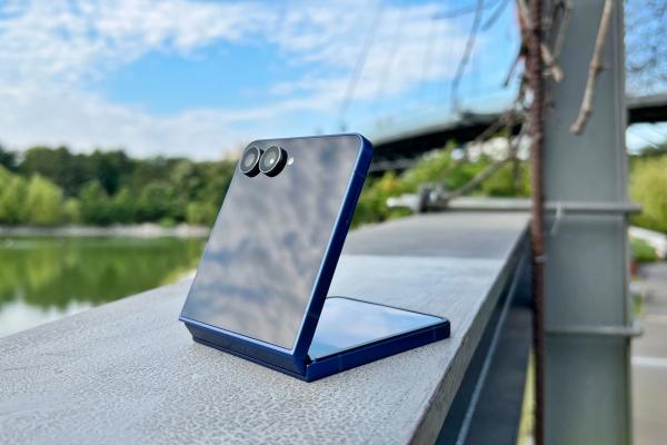 Samsung Galaxy Z Flip7: Conectivitate cu un record 5G, interconectivitate generoasă