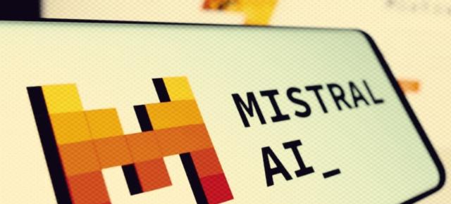 Apple ar dori să cumpere Mistral, cel mai valoros startup european de AI; ar fi cea mai mare achiziție din istoria companiei