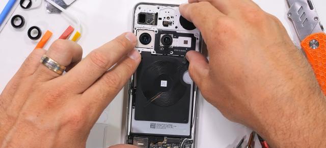 Nothing Phone (3), desfăcut bucată cu bucată; Ce ascunde sub sticlă cel mai bizar telefon al anului?